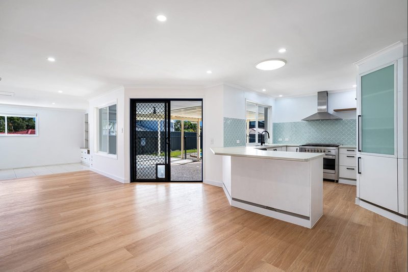 Photo - 5 Lockhart Place, Helensvale QLD 4212 - Image 1