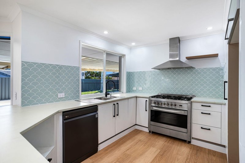 Photo - 5 Lockhart Place, Helensvale QLD 4212 - Image 2
