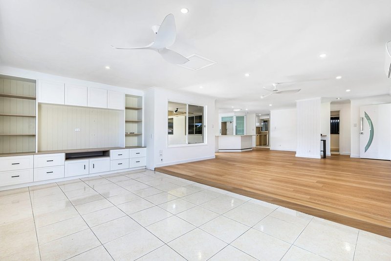 Photo - 5 Lockhart Place, Helensvale QLD 4212 - Image 5