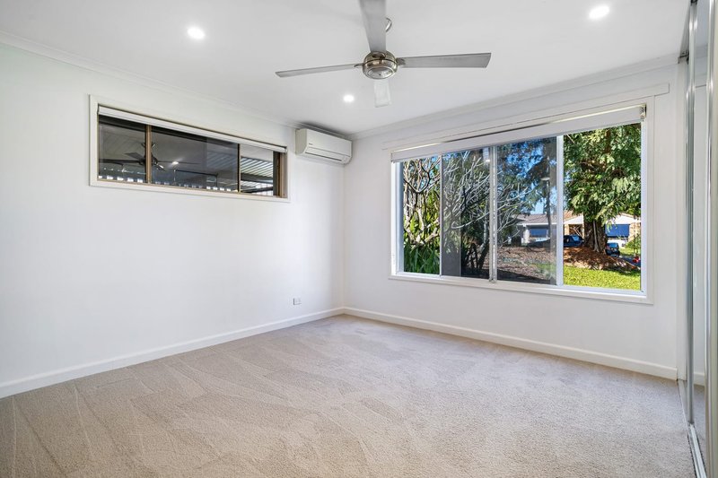 Photo - 5 Lockhart Place, Helensvale QLD 4212 - Image 8