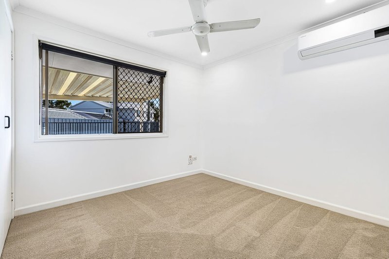 Photo - 5 Lockhart Place, Helensvale QLD 4212 - Image 10