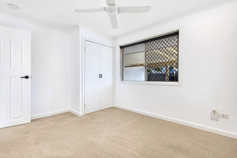 Photo - 5 Lockhart Place, Helensvale QLD 4212 - Image 11
