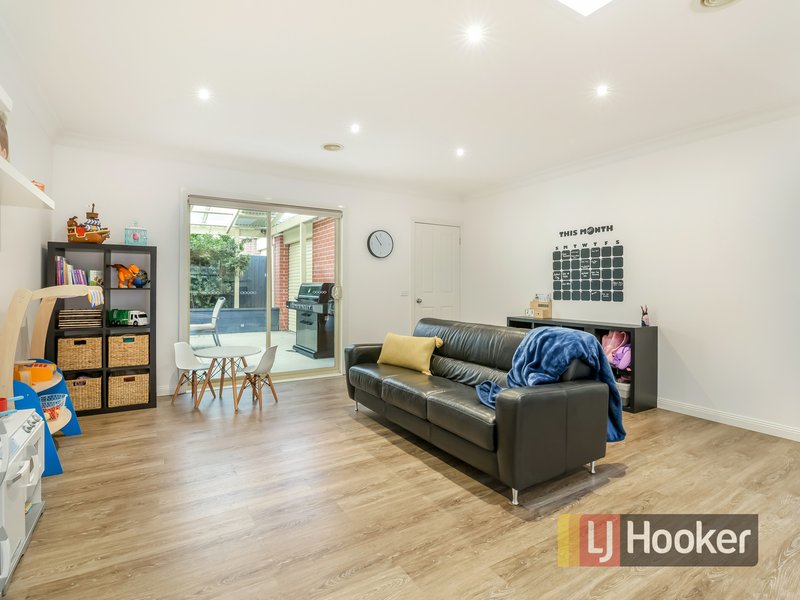 Photo - 5 Longhirst Avenue, Cranbourne VIC 3977 - Image 4