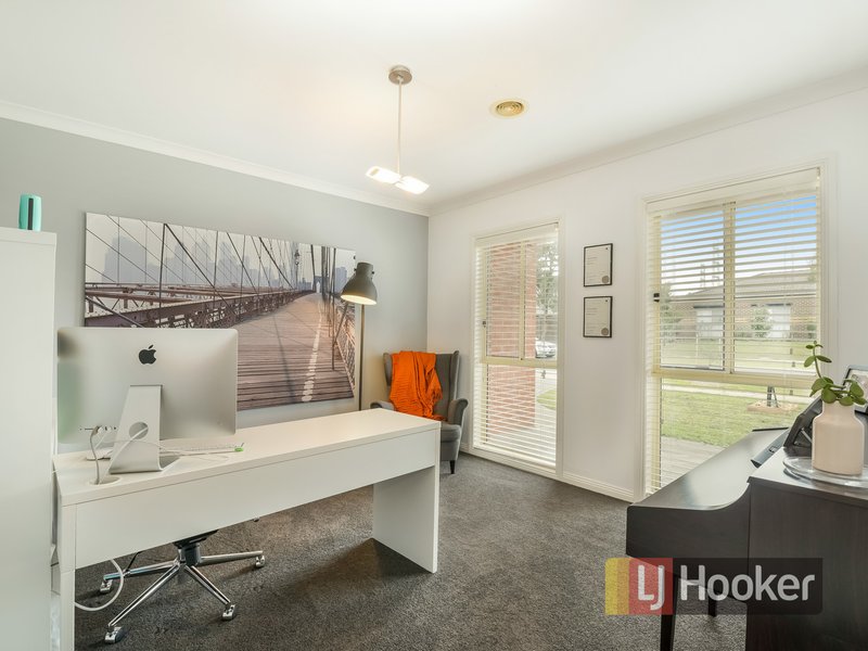 Photo - 5 Longhirst Avenue, Cranbourne VIC 3977 - Image 12