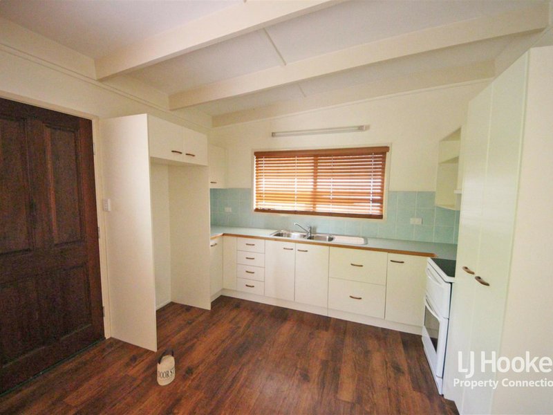 Photo - 5 Loowa Street, Kallangur QLD 4503 - Image 2