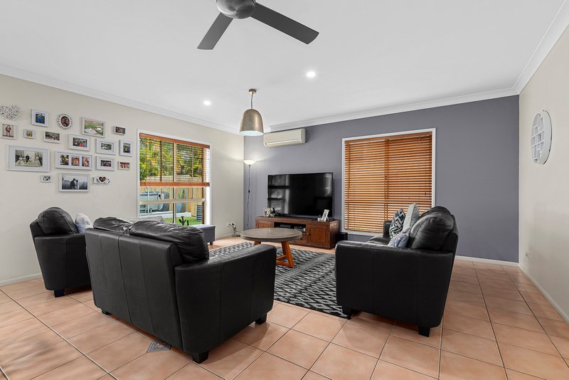 Photo - 5 Lorenc Place, Bridgeman Downs QLD 4035 - Image 5