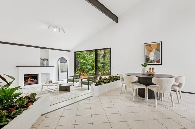 Photo - 5 Lucia Avenue, St Ives NSW 2075 - Image 2