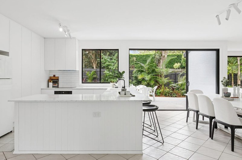 Photo - 5 Lucia Avenue, St Ives NSW 2075 - Image 5