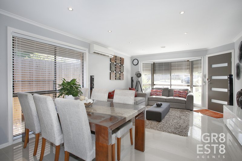 Photo - 5 Luke Court, Hampton Park VIC 3976 - Image 2