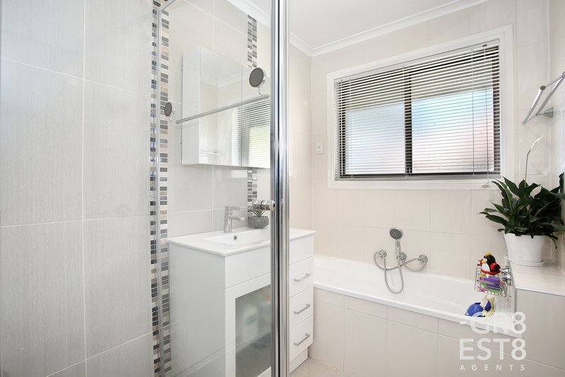 Photo - 5 Luke Court, Hampton Park VIC 3976 - Image 6