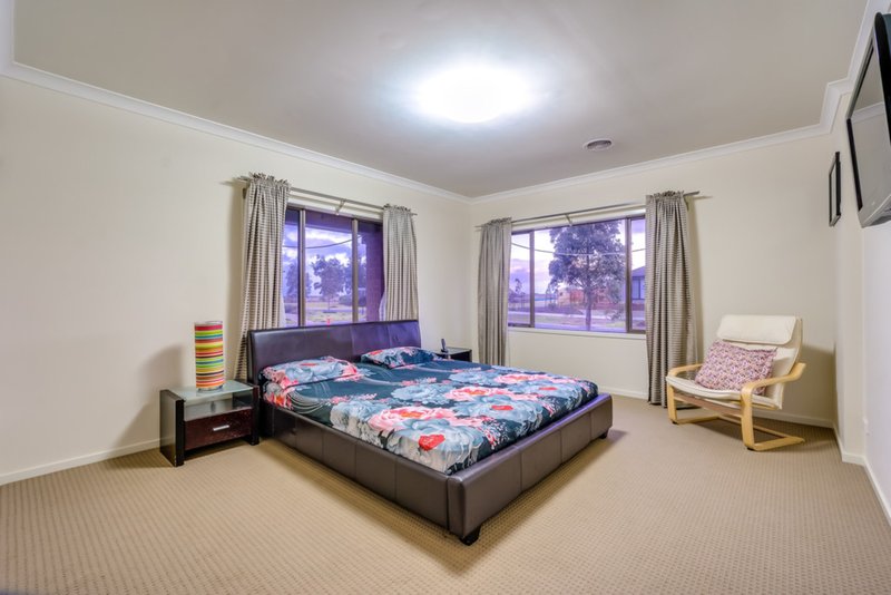 Photo - 5 Lukis Avenue, Williams Landing VIC 3027 - Image 4