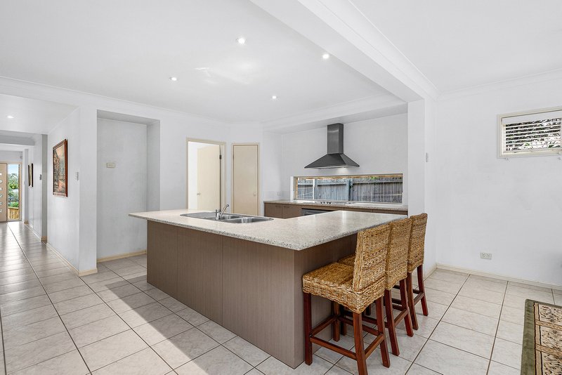 Photo - 5 Lunar Place, Bridgeman Downs QLD 4035 - Image 8