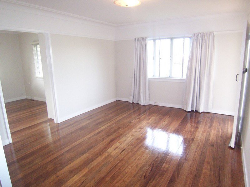 Photo - 5 Lynton Street, Upper Mount Gravatt QLD 4122 - Image 3