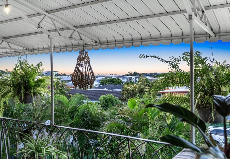 Photo - 5 Lyric Street, Cannon Hill QLD 4170 - Image 6