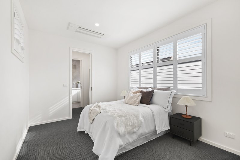 Photo - 5 Lysterville Avenue, Malvern VIC 3144 - Image 5