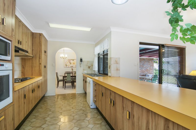 Photo - 5 Macbeth Place, Sunnybank Hills QLD 4109 - Image 2