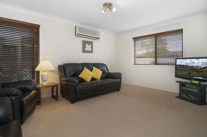 Photo - 5 Macbeth Place, Sunnybank Hills QLD 4109 - Image 6