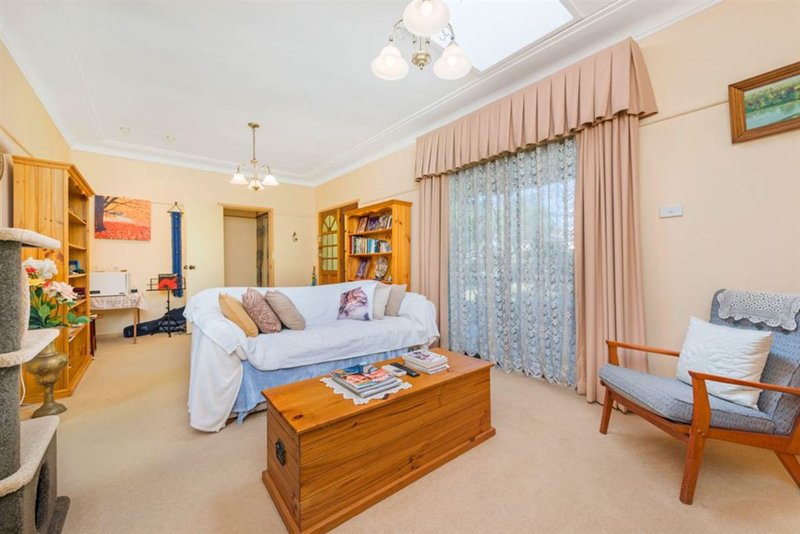 Photo - 5 Macdonald Ave , Lalor Park NSW 2147 - Image 3