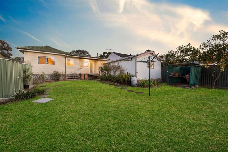 Photo - 5 Macdonald Ave , Lalor Park NSW 2147 - Image 8