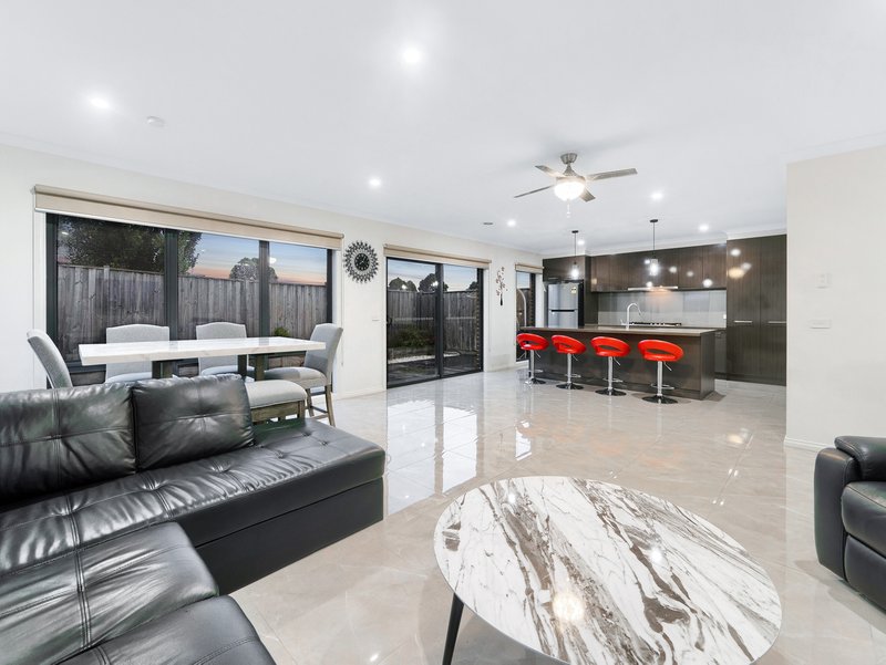 5 Madeira Drive, Clyde North VIC 3978