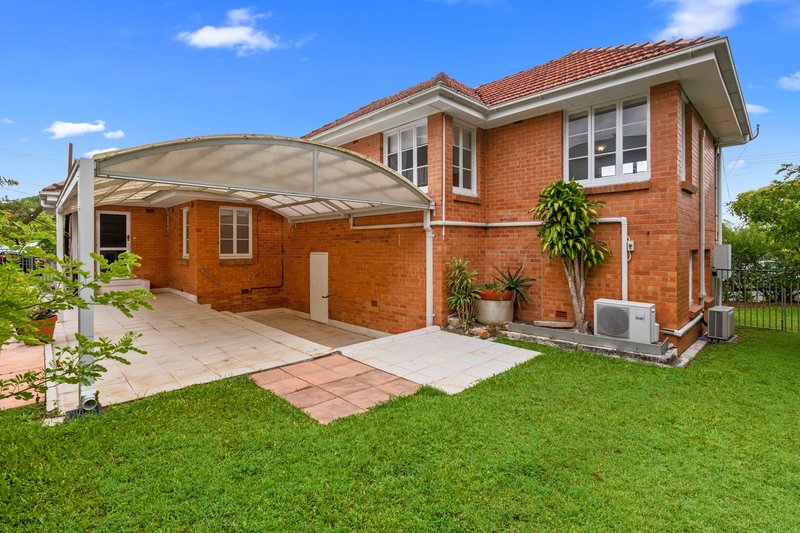 Photo - 5 Madeline Street, Camp Hill QLD 4152 - Image 2