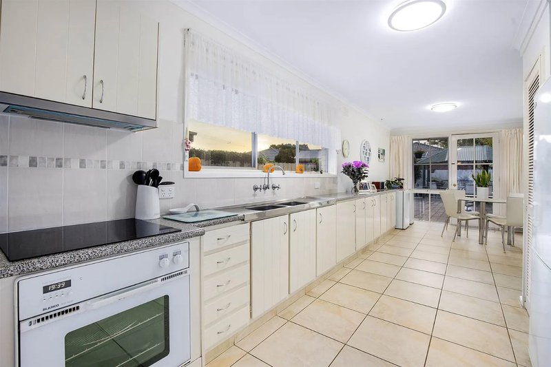 Photo - 5 Mahonia Court, Ferntree Gully VIC 3156 - Image 5