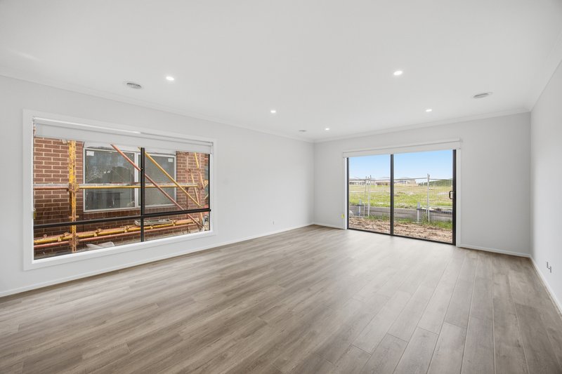 Photo - 5 Majorelle Way, Clyde VIC 3978 - Image 2