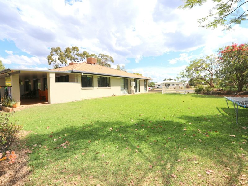 Photo - 5 Malibu Place, Emerald QLD 4720 - Image 5