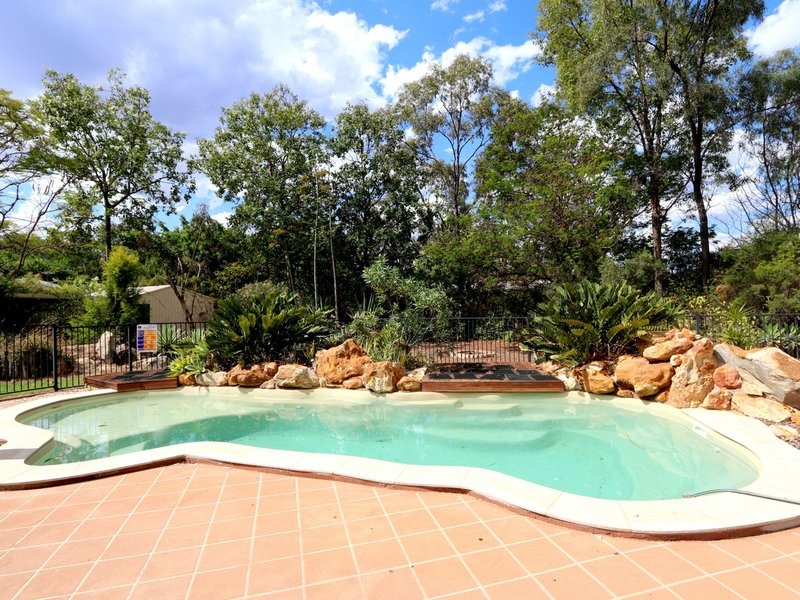 Photo - 5 Malibu Place, Emerald QLD 4720 - Image 6