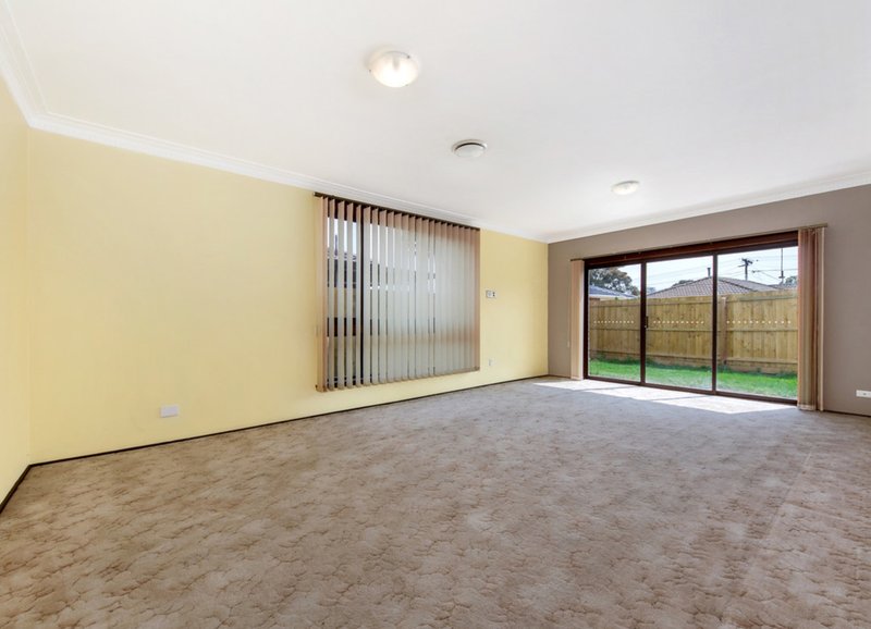 Photo - 5 Mallee Court, Kings Park VIC 3021 - Image 6