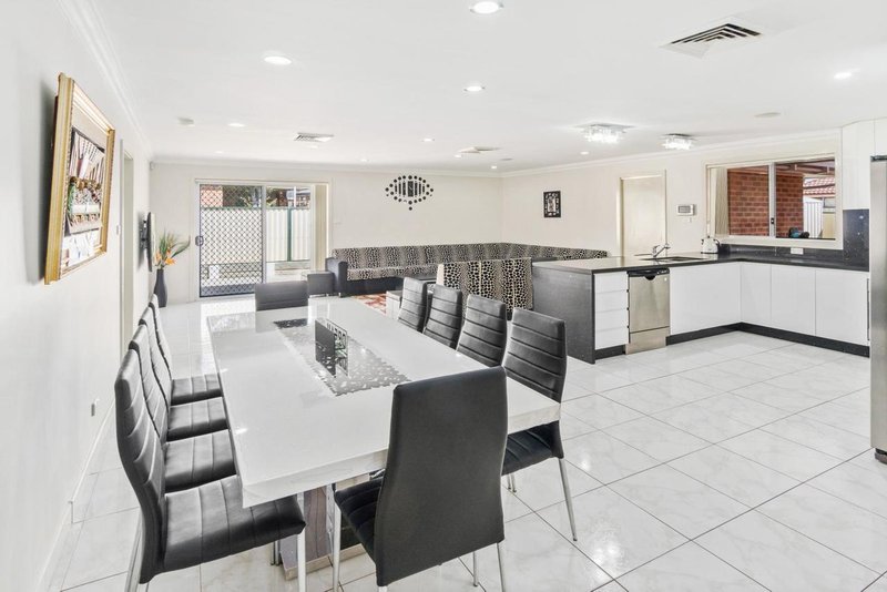 Photo - 5 Mammone Close, Edensor Park NSW 2176 - Image 4