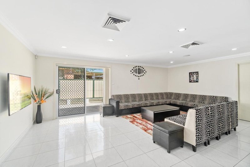 Photo - 5 Mammone Close, Edensor Park NSW 2176 - Image 5