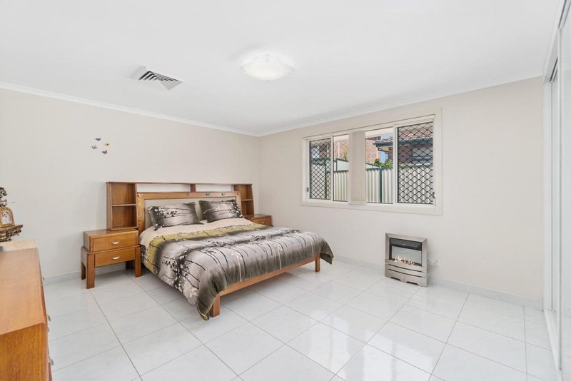 Photo - 5 Mammone Close, Edensor Park NSW 2176 - Image 6