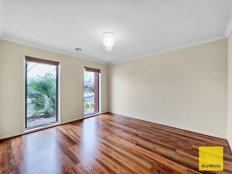 Photo - 5 Manning Circuit, Tarneit VIC 3029 - Image 2