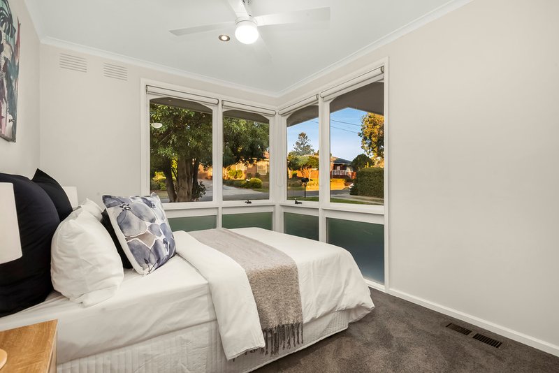 Photo - 5 Mantova Drive, Wheelers Hill VIC 3150 - Image 8