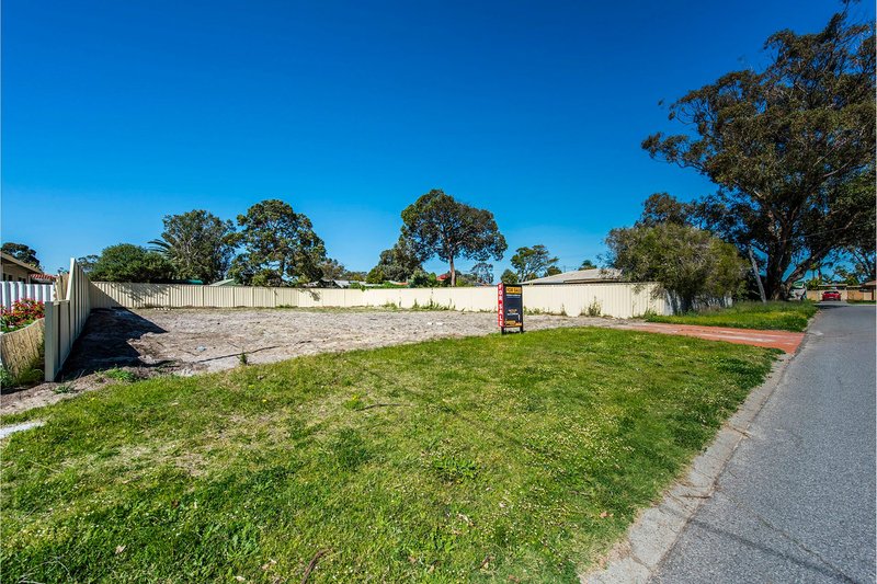 Photo - 5 Marden Rd , Thornlie WA 6108 - Image 13