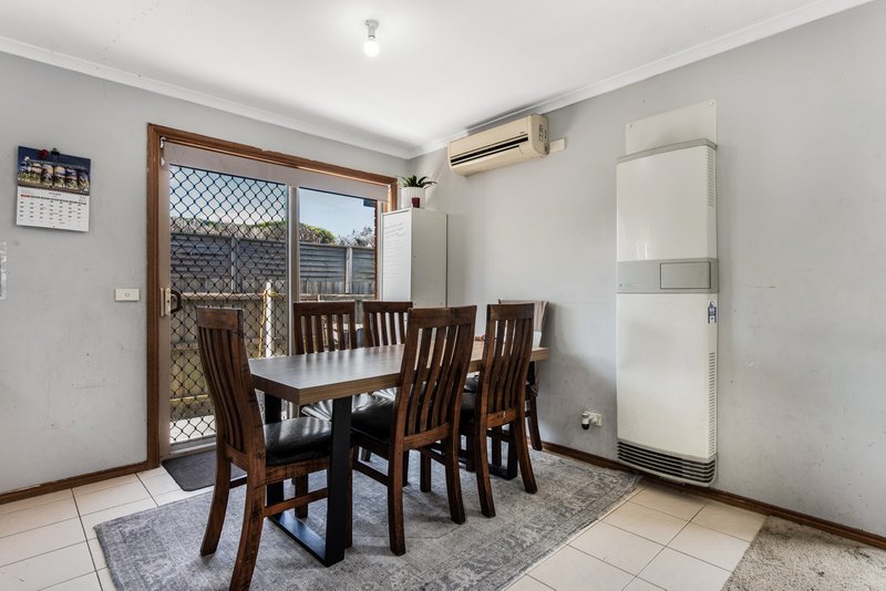 Photo - 5 Marisa Place, Pakenham VIC 3810 - Image 5