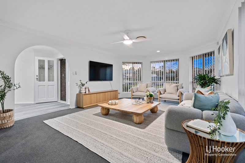 Photo - 5 Marlock Close, Bridgeman Downs QLD 4035 - Image 5