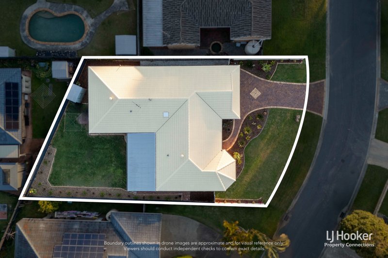 Photo - 5 Marlock Close, Bridgeman Downs QLD 4035 - Image 16