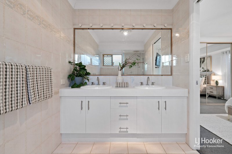 Photo - 5 Marlock Close, Bridgeman Downs QLD 4035 - Image 22