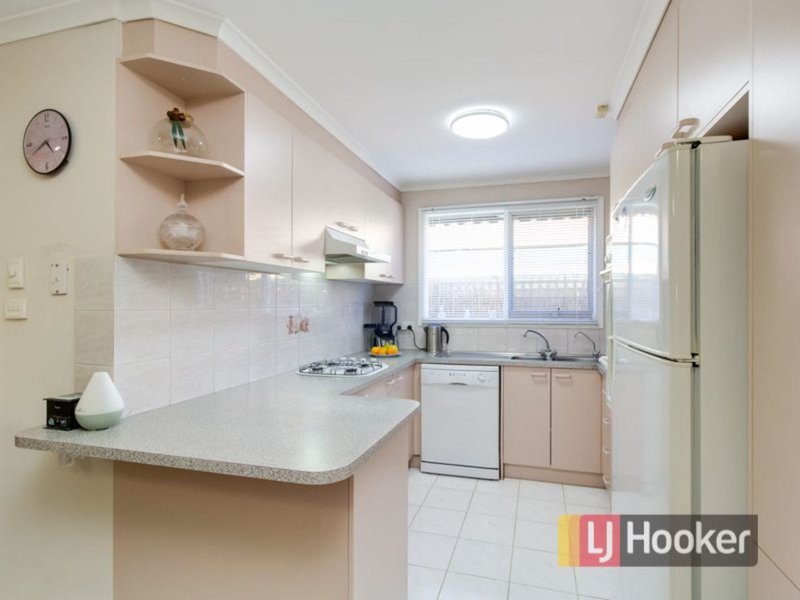 Photo - 5 Marnie Drive, Cranbourne West VIC 3977 - Image 5