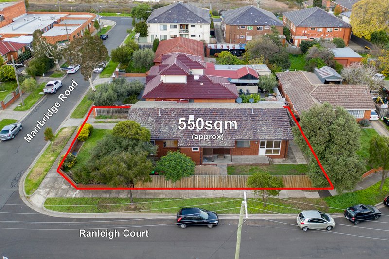 Photo - 5 Marrbridge Road, Moorabbin VIC 3189 - Image 2