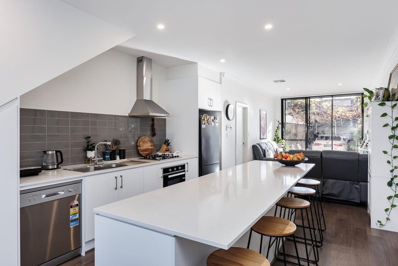 Photo - 5 Marsden Street, West Lakes SA 5021 - Image 6