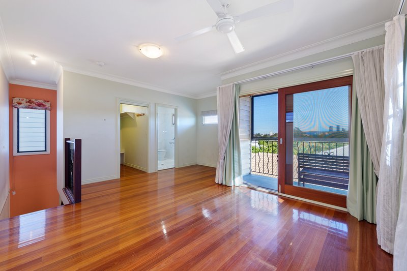 Photo - 5 Marshall Avenue, Seven Hills QLD 4170 - Image 9