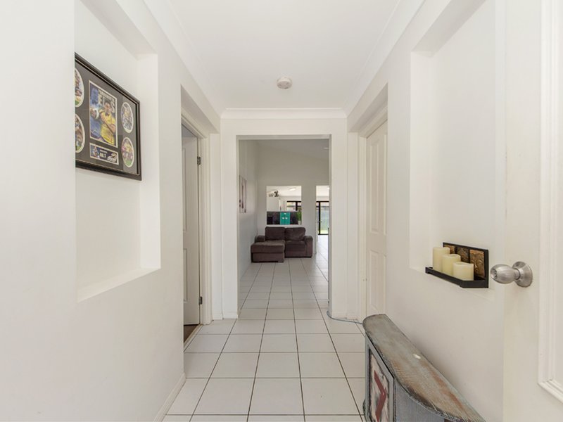 Photo - 5 Martin Place, Redbank Plains QLD 4301 - Image 6