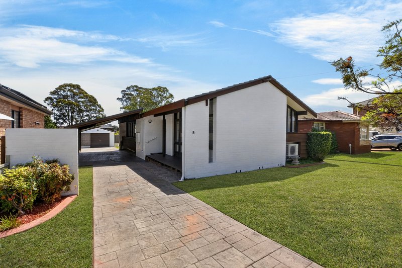 Photo - 5 Matthews Square, Ingleburn NSW 2565 - Image 1