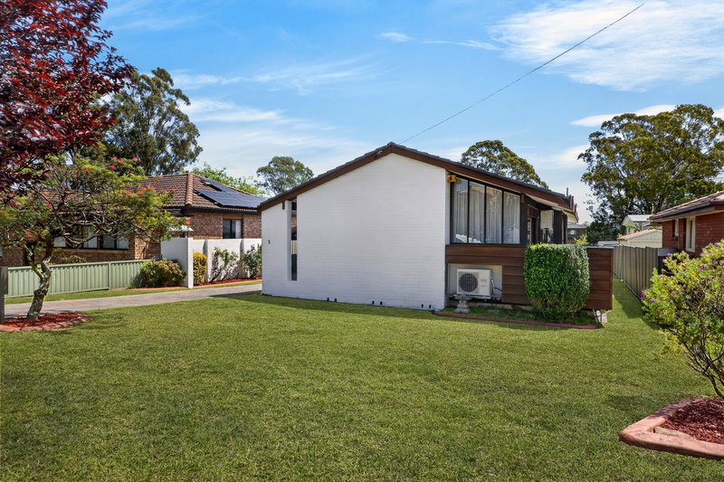 Photo - 5 Matthews Square, Ingleburn NSW 2565 - Image 2