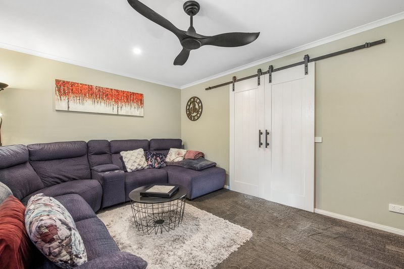 Photo - 5 Mauve Street, Pakenham VIC 3810 - Image 3