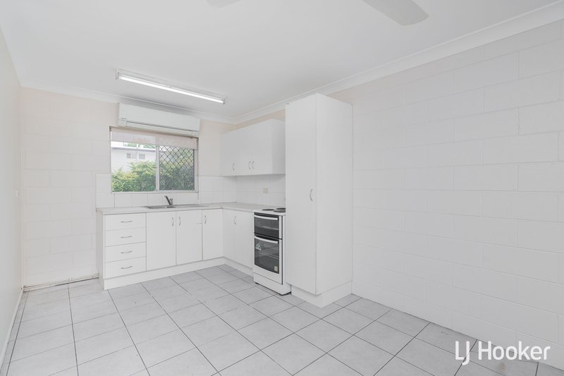 Photo - 5 Maxwell Street, Norman Gardens QLD 4701 - Image 3