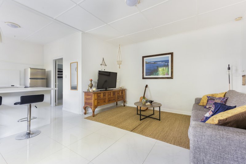 Photo - 5 May Road, Dee Why NSW 2099 - Image 6